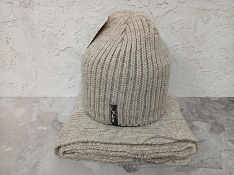 Шапка женская с шарфом.